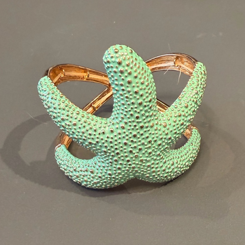Starfish Design Bracelet in Green and Gold